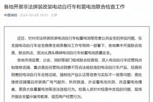 ?这怎么搞？克莱接球大空位三分 扔了还是不进 目前10中0！